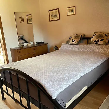 Nahe Dusseldorf Flughafen Und Messe, Charmante 3-zimmer-wohnung Mit Kuche