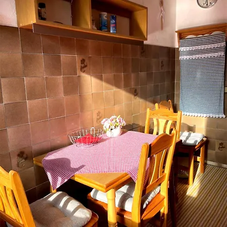 Apartment Nahe Dusseldorf Flughafen Und Messe, Charmante 3-zimmer-wohnung Mit Kuche Duisburg