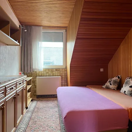 Apartment Nahe Dusseldorf Flughafen Und Messe, Charmante 3-zimmer-wohnung Mit Kuche Duisburg
