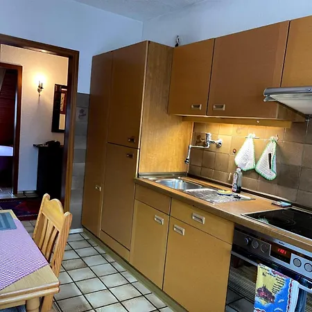 Apartment Nahe Dusseldorf Flughafen Und Messe, Charmante 3-zimmer-wohnung Mit Kuche *