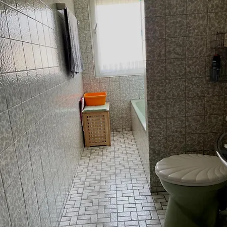Apartment Nahe Dusseldorf Flughafen Und Messe, Charmante 3-zimmer-wohnung Mit Kuche