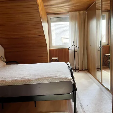 Nahe Dusseldorf Flughafen Und Messe, Charmante 3-zimmer-wohnung Mit Kuche Duisburg